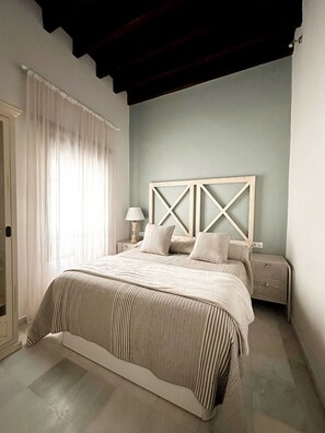 2 bedrooms, iron/ironing board, travel cot, WiFi - PENTHOUSE Duplex Triana, Seville (Sevilla)