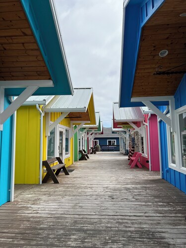 Ocean Shores studio with kitchenette-minutes from beach-Anchor Ashore Condo #1