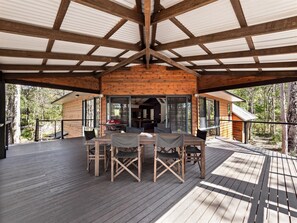 Outdoor dining - Calistoga Chalet - Luxury among the Trees in Margaret River (Margaret River)