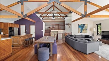 Televisión y chimenea