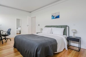 1 bedroom, iron/ironing board, WiFi, bed sheets - Blueground | Santo António, furnished, washer, a/c (Lisbon)