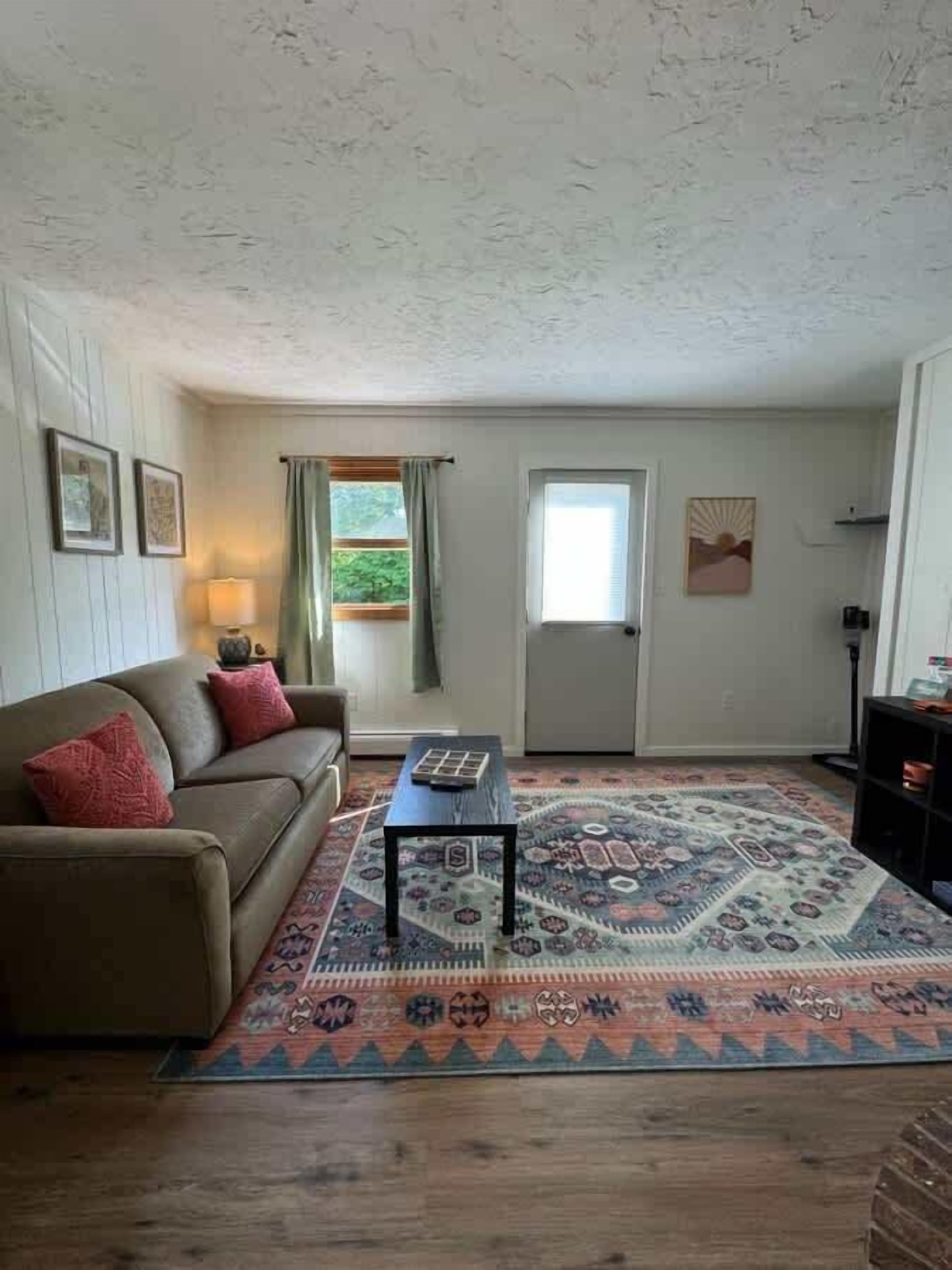 TV connectée, cheminée, baby-foot, espaces bureaux