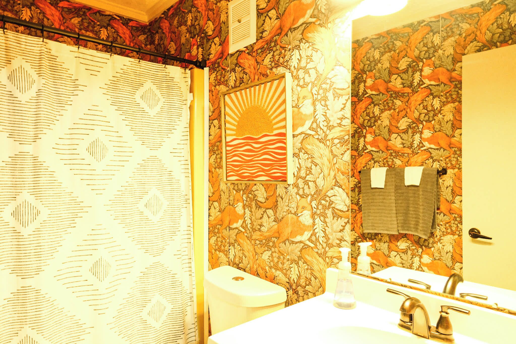 Douche, sèche-cheveux, serviettes fournies