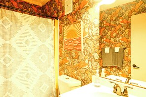 Shower, hair dryer, towels - Winter Vacay Hangout at Powderhorn Mountain (Bessemer)