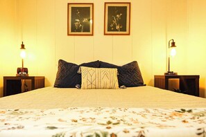 1 bedroom, desk, iron/ironing board, travel cot - Winter Vacay Hangout at Powderhorn Mountain (Bessemer)