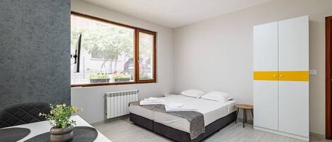 1 bedroom, iron/ironing board, travel cot, WiFi