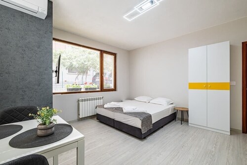 Perfect Stay Near Sea Garden 3