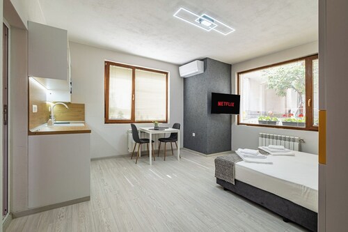 Perfect Stay Near Sea Garden 3