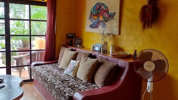 Una Smart TV, libros