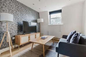 Télévision, chaîne hi-fi