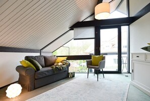 TV, fireplace, stereo