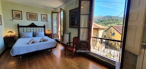 3 bedrooms, iron/ironing board, travel cot, WiFi