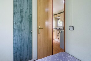 2 makuuhuonetta, silitysrauta/-lauta, ilmainen Wi-Fi, vuodevaatteet