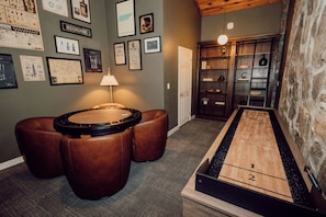 Games room - 2 Queen + Mountain Retreat (Townsend)