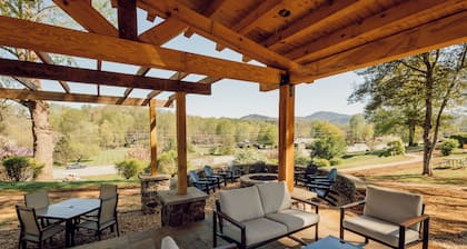 2 Queen + Mountain Retreat
