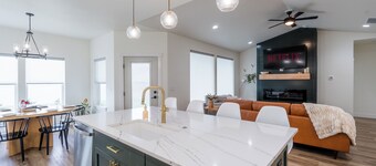 Chic & Stylish/King bd/Fireplace