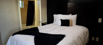 Historic Hotel Dilley Grand- 1 Double Bed