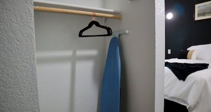 Historic Hotel Dilley Grand- Queen ADA Bed