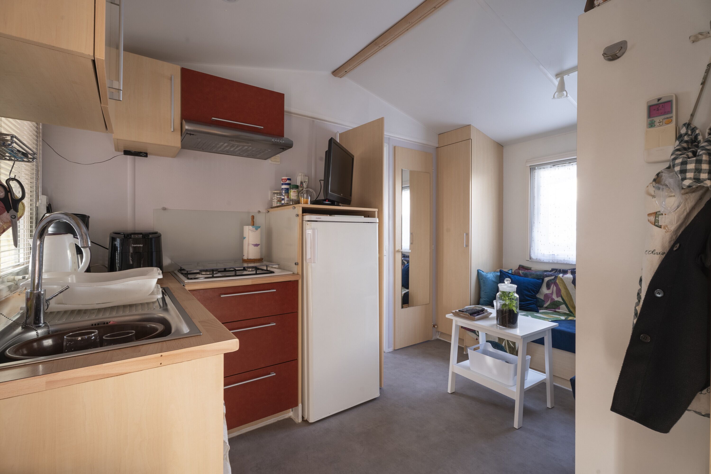 Kühlschrank, Mikrowelle, Ofen, Herdplatte