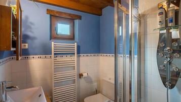 Een douche, handdoeken