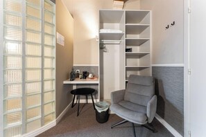 مكواة/لوح كي وأسرّة أطفال/رضّع (مجانًا) وواي فاي مجانًا وملاءات أسرّة