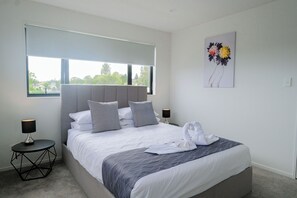 3 bedrooms, desk, iron/ironing board, WiFi