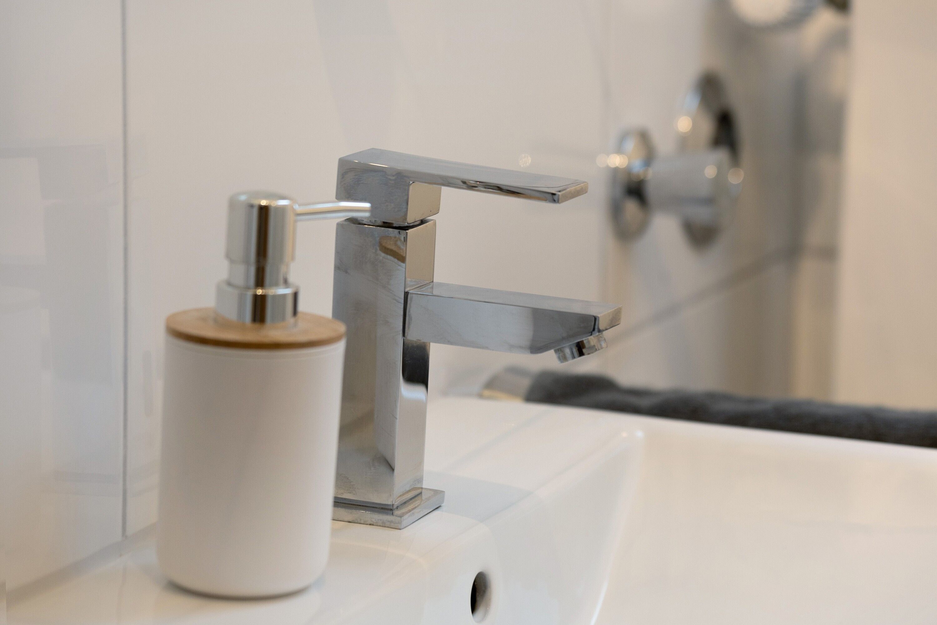 淋浴设施、吹风机、毛巾