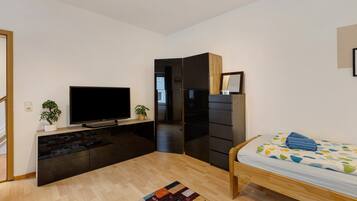 2 室のベッドルーム、WiFi (無料)、ベッドシーツ