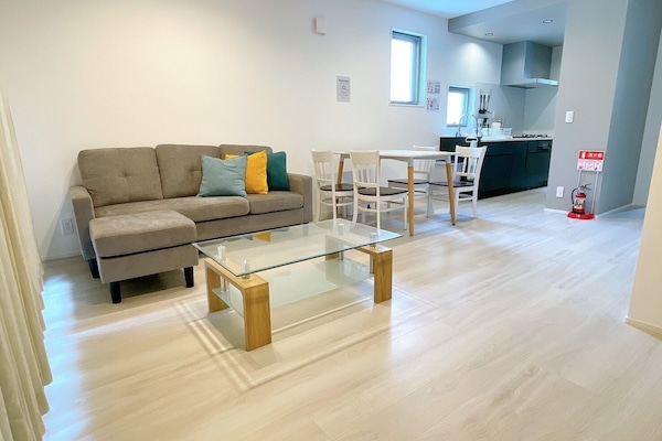 Casa, vista oceano parziale | Area soggiorno | TV a schermo piatto