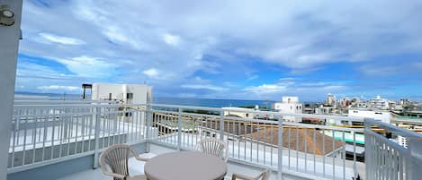 Hus, delvis havutsikt | Utsikt fra rommet