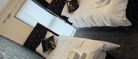 2 室のベッドルーム、WiFi、ベッドシーツ