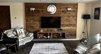 Luxury Country Lodge in Bretherton - Sleeps 4