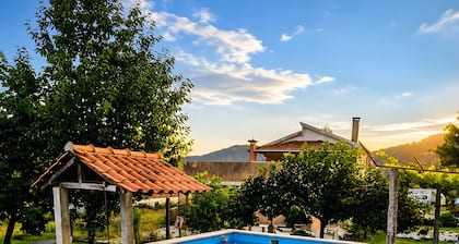 Country House 'Quinta Do Passal - Gondoriz' with Mountain View, Wi-Fi and Air Conditioning