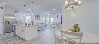  Beautiful 4-bedroom Brand New Modern House Bella with pool and park