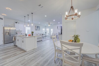  Beautiful 4-bedroom Brand New Modern House Bella with pool and park