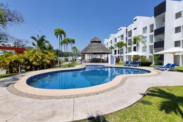 حمّام سباحة خارجي