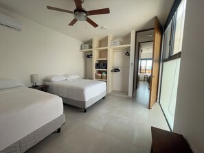 4 bedrooms, iron/ironing board, WiFi, bed sheets - Spacious private Villa El Capitán in Chixulub Puerto moments from the beach
 (Chicxulub)