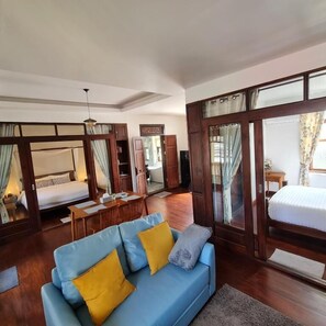 Casa tradicional, 2 habitaciones, vistas a la ciudad | Zona de estar | Smart TV de 40 pulgadas con canales digitales, Netflix