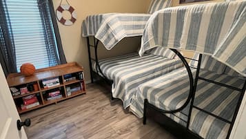 3 bedrooms, iron/ironing board, free WiFi, bed sheets