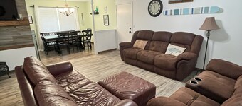 Charming 3-bedroom house in beautiful Kaw City just minutes from Kaw Lake.