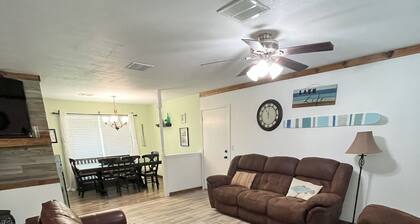 Charming 3-bedroom house in beautiful Kaw City just minutes from Kaw Lake.