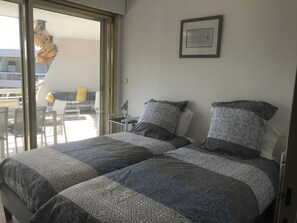 2 室のベッドルーム、アイロン / アイロン台、WiFi、ベッドシーツ
