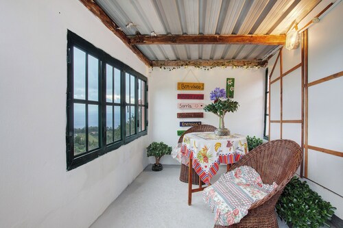 Chalet 'Luci's House' with Sea View, Private Terrace, and Wi-Fi