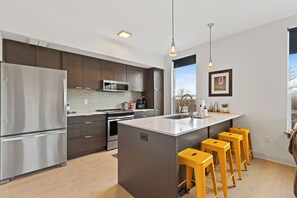 Kühlschrank, Ofen, Herdplatte, Geschirrspüler