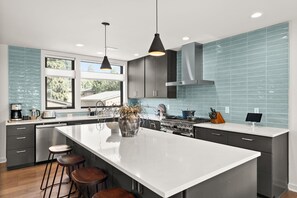 Fridge, microwave, oven, stovetop - Luxury 3 Bed/3 Bath NEW Home in Ruston (Tacoma)