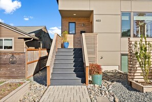 Exterior detail - Luxury 3 Bed/3 Bath NEW Home in Ruston (Tacoma)