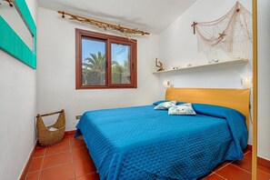 2 habitaciones, tabla de planchar con plancha y ropa de cama 