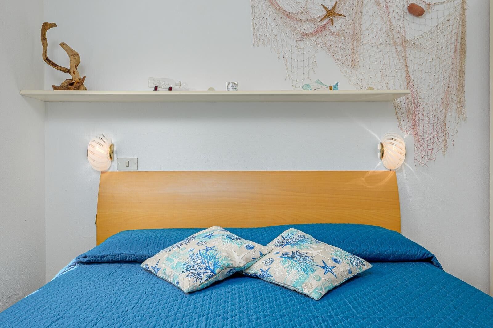 2 bedrooms, iron/ironing board, bed sheets