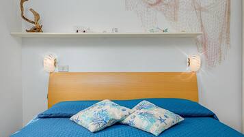 2 bedrooms, iron/ironing board, bed sheets