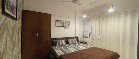 2 chambres, fer et planche à repasser, Wi-Fi, draps fournis